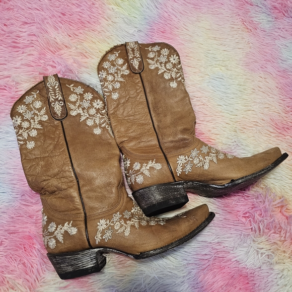 Embroidered Tan Heeled Boots - Picture 1 of 3